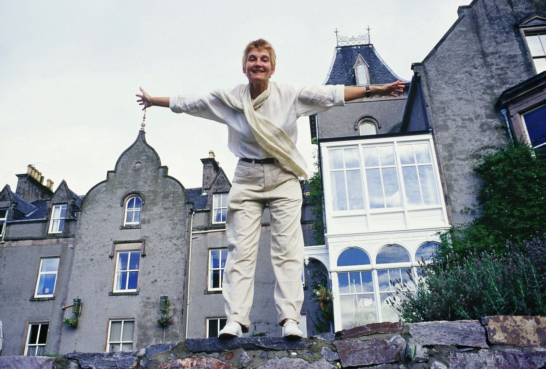 India Brown in front of Cluny Hill College ©-Adriana-Sjan-Bijman