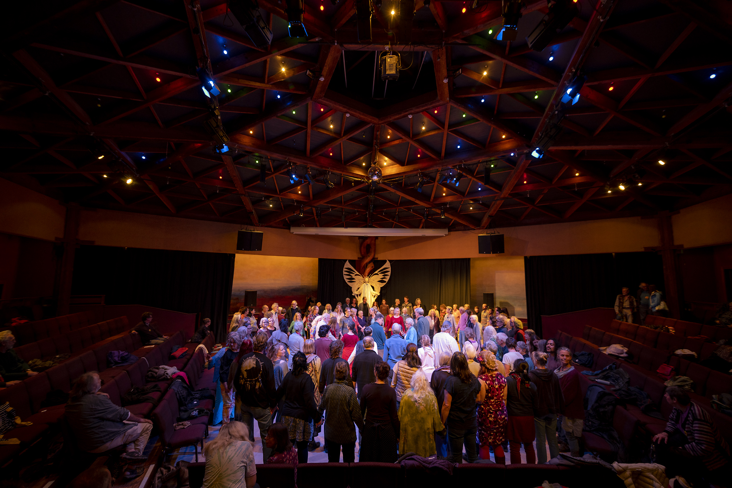All alight in the Universal Hall ©Mark Richards @AuroraFindhorn 2022