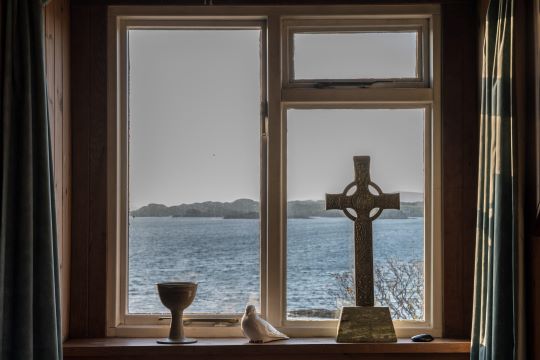 Traigh Bhan Sactuary window photo Hugo Klip