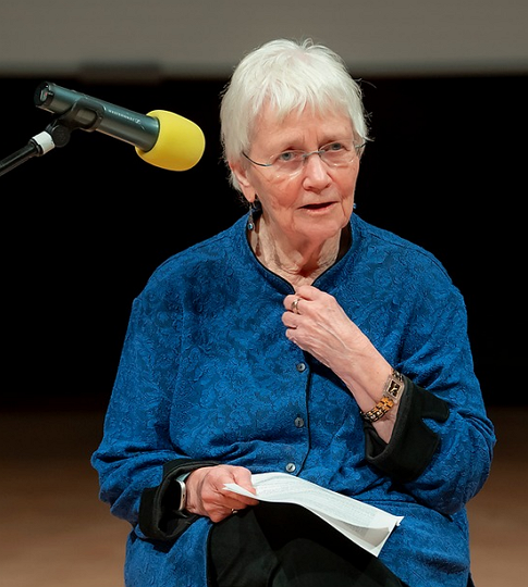 Mary Inglis telling My Magic of Findhorn story Nov 2024 photo Mark Richards